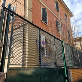 Parcheggio disponibile Per veicoli con altezza inferiore a 2 metri