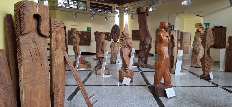 visita-guidata-tra-le-opere-lignee