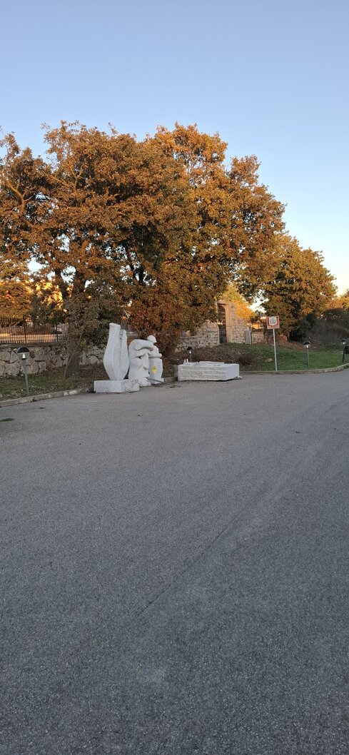 JTdCJTIyaXQlMjIlM0ElMjJTY3VsdHVyZSUyMGluJTIwZ3Jhbml0byUyMGFsJTIwTXVzZW8lMjBkJUUyJTgwJTk5QXJ0ZSUyMENvbnRlbXBvcmFuZWElMjBkaSUyMEJ1ZGR1cyVDMyVCMiUyMiU3RA==