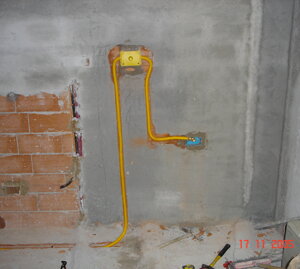 alimentazione alla valvola di cucina e predisposizione per piano cottura