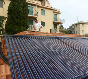 pannelli solari a tubi sottovuoto, ideali per integrazione al riscaldamento