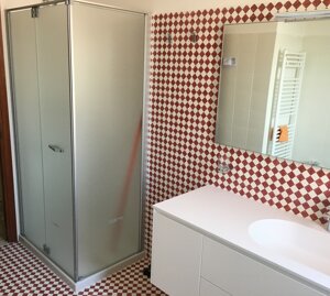bagno composto da sanitari Antonio Lupi sospesi