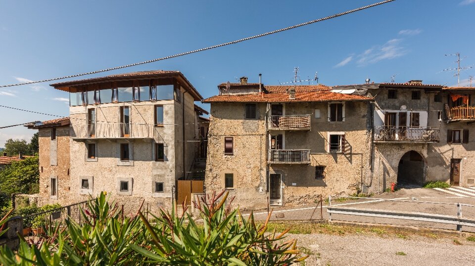 249d85dc-b425-4345-946f-e9414adb7aed