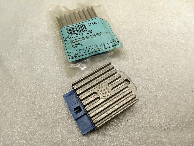 ricambi-malaguti-cod-02601100-regolatore-di-tensione-scooter-euro-4900