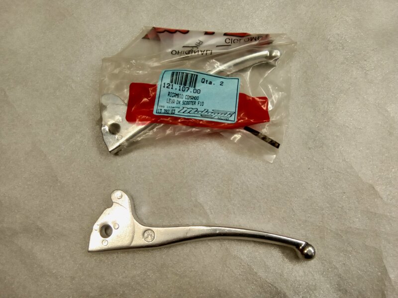 ricambi-malaguti-cod-12110700-comando-leva-dx-lucida-scooter-f10-euro-1600-cadauna