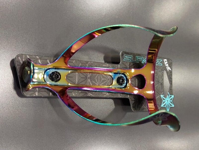 portaborraccia-in-lega-supacaz-fly-cage-art431228040-euro-22listino-25