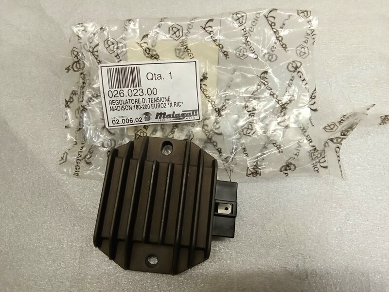 ricambi-malaguti-cod-02602300-regolatore-tensione-madison-180200-euro-3900