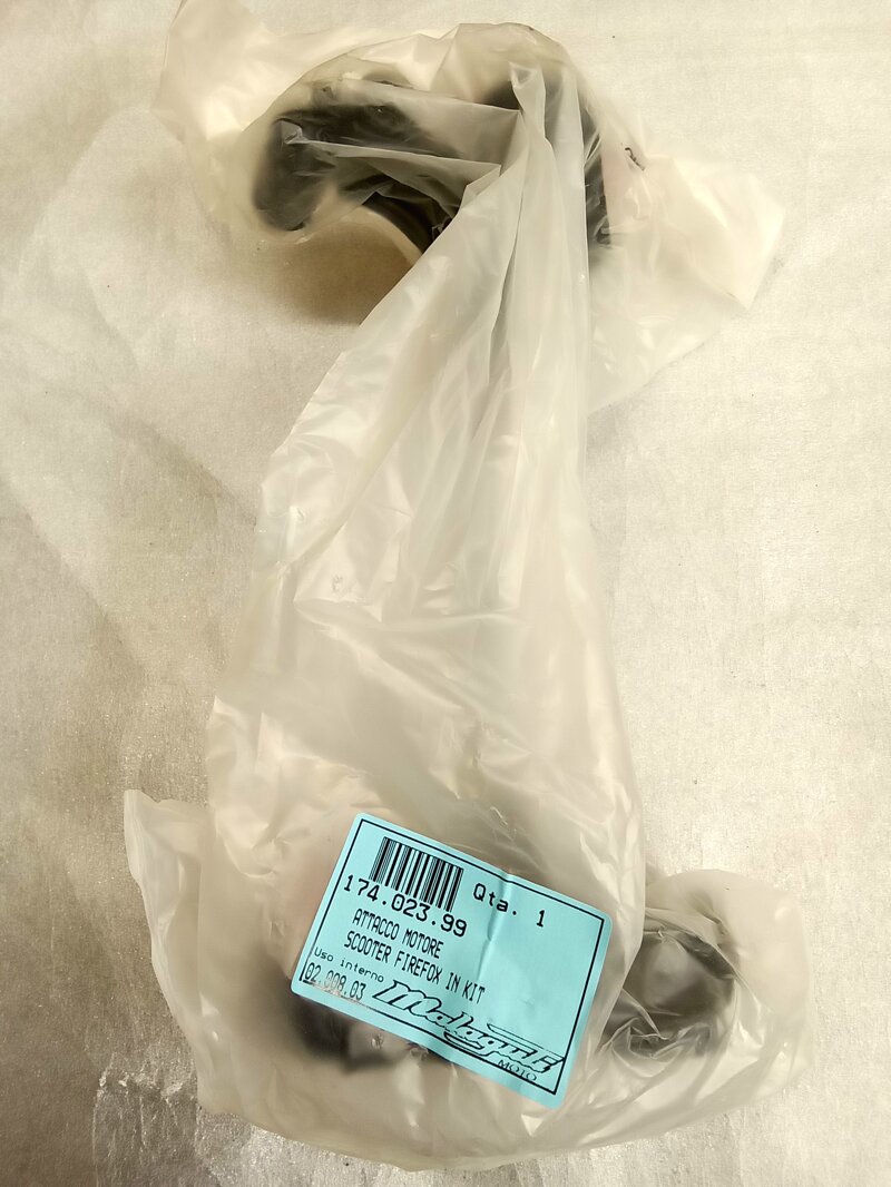ricambi-malaguti-cod-17402399-attacco-motore-scooter-f15-in-kit-euro-4500