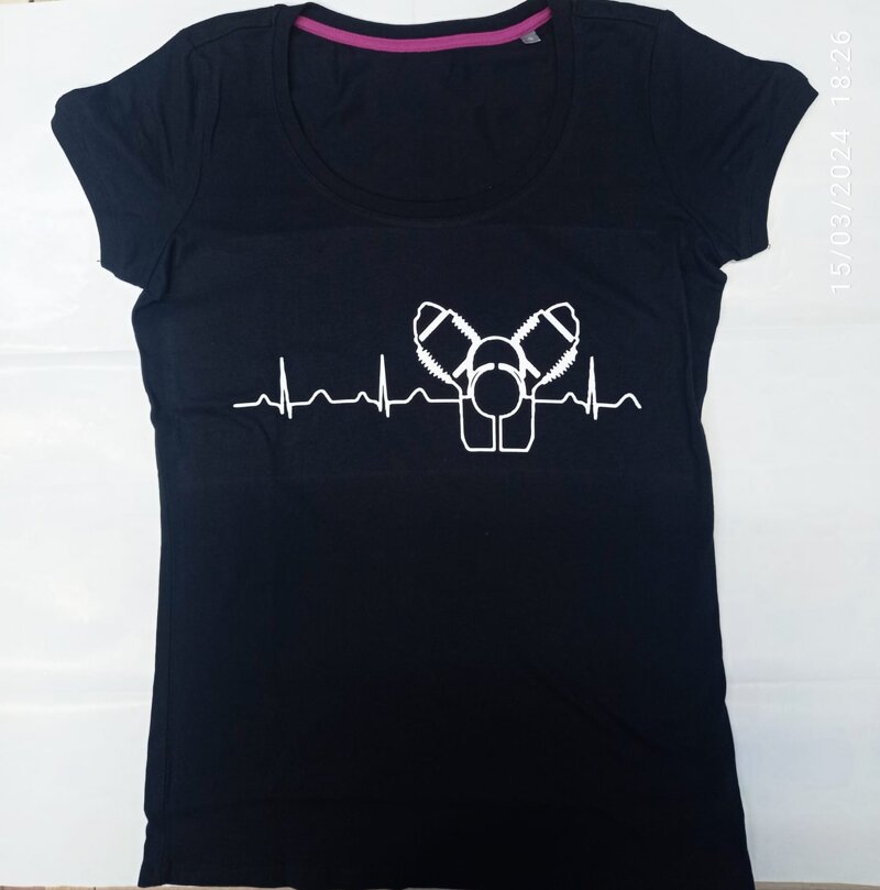 t-shirt-cardiogramma-donna-nera-e-rosa
