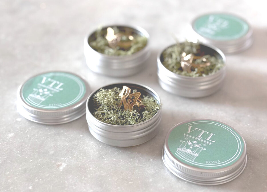 foto scatoline anelli_chiara verticale orizz.jpeg foto scatoline anelli_chiara verticale orizz.jpeg