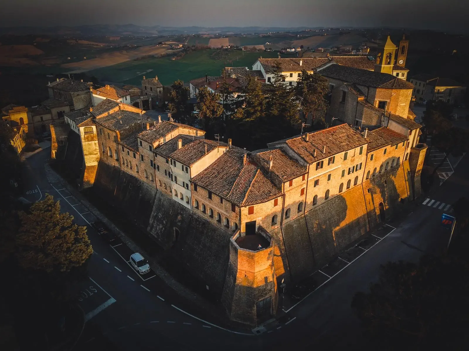 uno-scorcio-di-morro-d-alba-dall-alto.webp