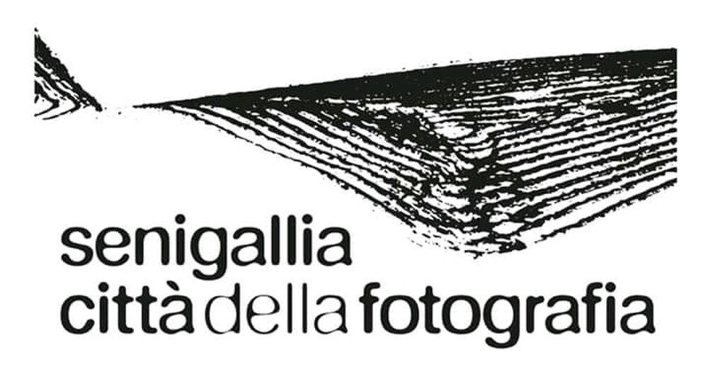 Senigallia Città della Fotografia: Tra Scatti Iconici, Mario Giacomelli, Lorenzo Cicconi Massi e Design Contemporaneo