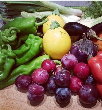 I COLORI DELLA FRUTTA & VERDURA DI STAGIONE I COLORI DELLA FRUTTA & VERDURA DI STAGIONE