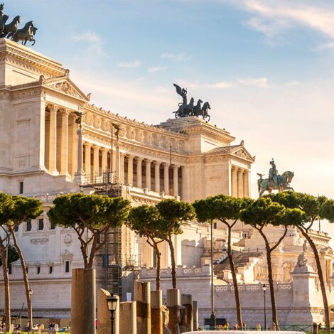 vista-della-facciata-di-san-pietro-progettata-da-carlo-maderno-e-completata-come-recita-liscrizione-sotto-il-frontone-in-onore-di-pablo-v-borghese-romano-pontefice-massimo-nel-1612_5de1b710_250425222748_1280x854.webp