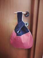 knot-bag-beige-rossa-e-nera