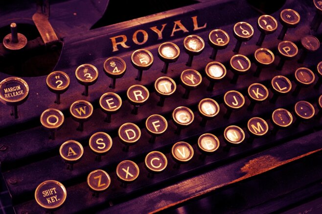 typewriter-1170657_1280.jpeg