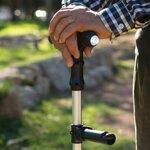 bastone-estensibile-con-luce-led-allarme-acustico-e-mano-meccanica-hannde-innovagoods