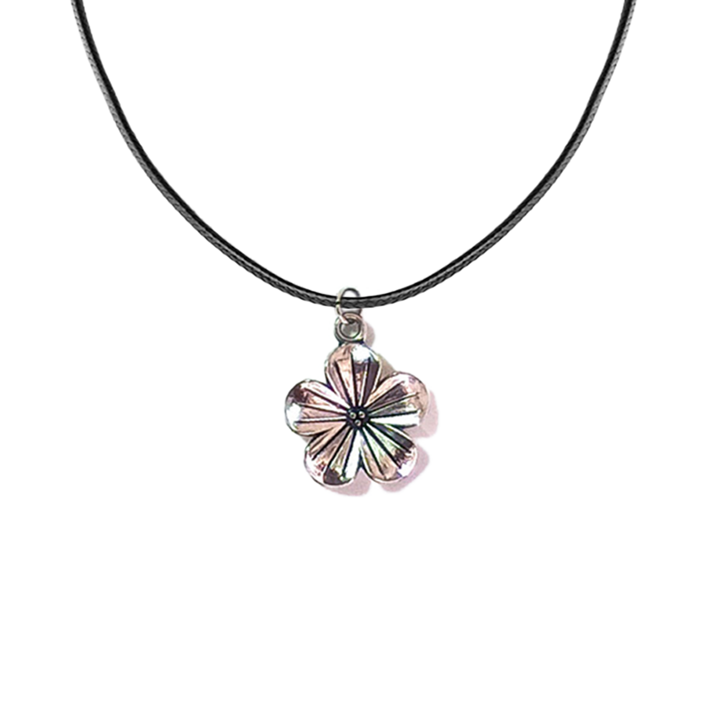 collana-in-corda-nera-con-ciondolo-fiore