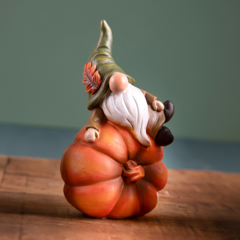 oa020 - elfo con zucca 10,5xh28 cm d