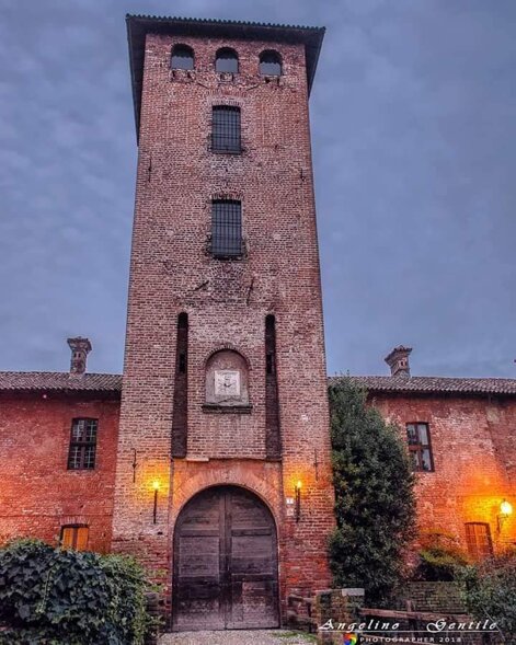 la torre del Castello di Mirazzano ingresso del vecchio maniero