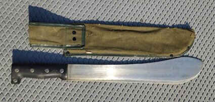 2 machete con fodero dx.jpeg 2 machete con fodero dx.jpeg