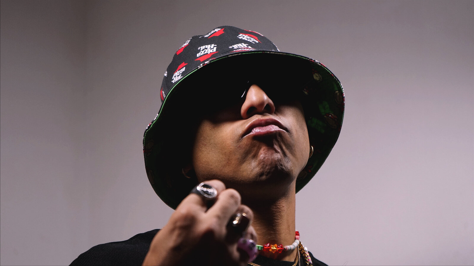 FRE feat. YOUNG SIGNORINO - “NESSUNA EMOZIONE”