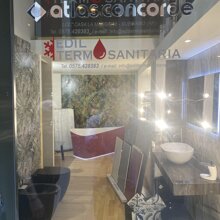 vetrinetta vetrina con logo ediltermosanotaria e atlas concorde.