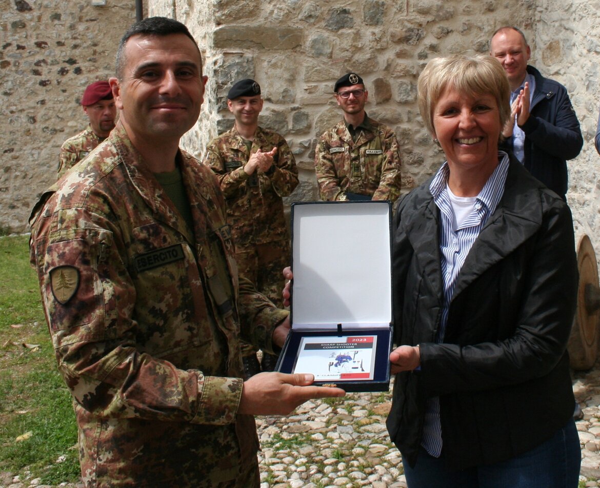 ddaed503-b0c0-4bb1-bd0f-ffbe7dde219d