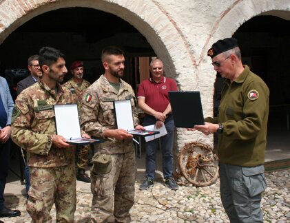 606fa609-b00d-465e-a778-5121748fd56b