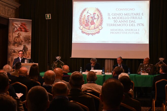 foto 6. intervento del vice sindaco di udine.jpeg foto 6. intervento del vice sindaco di udine.jpeg