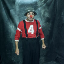 Plix Personaggio clown per performance di strada