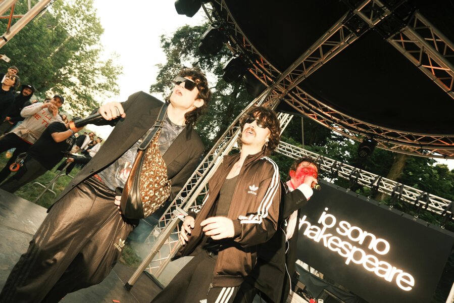 perform 'iDontCARE' at MI AMI Festival