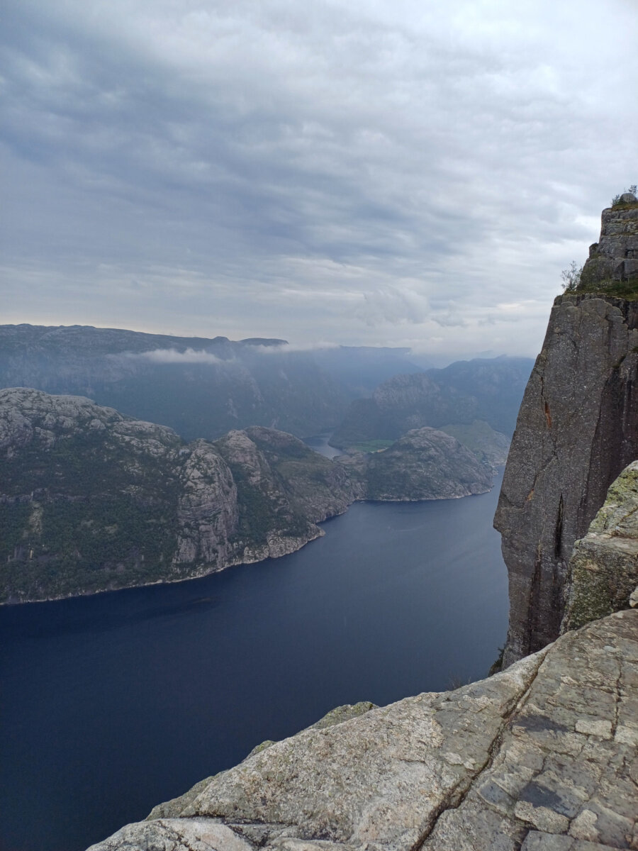 Preikestolen in camper