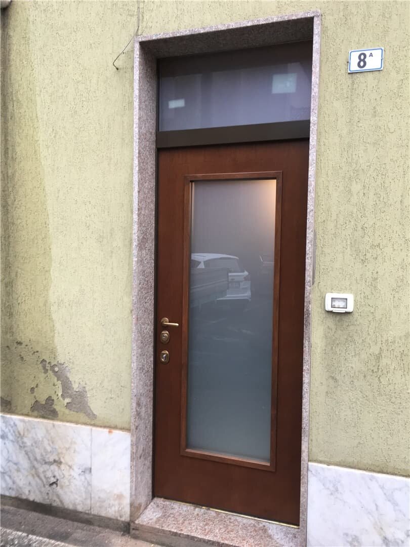 Porta blindata con vetro