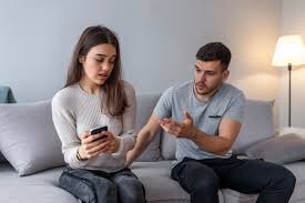 Gelosia: tra romanticismo e patologia Gelosia: tra romanticismo e patologia