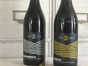 Primo piano della bottiglia di Barbaresco DOCG della nostra linea MAXIMA