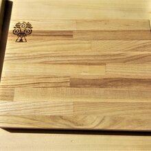 Mini-tagliere in frassino con logo