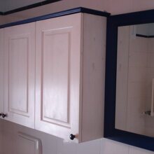 Specchiera e pensili in abete