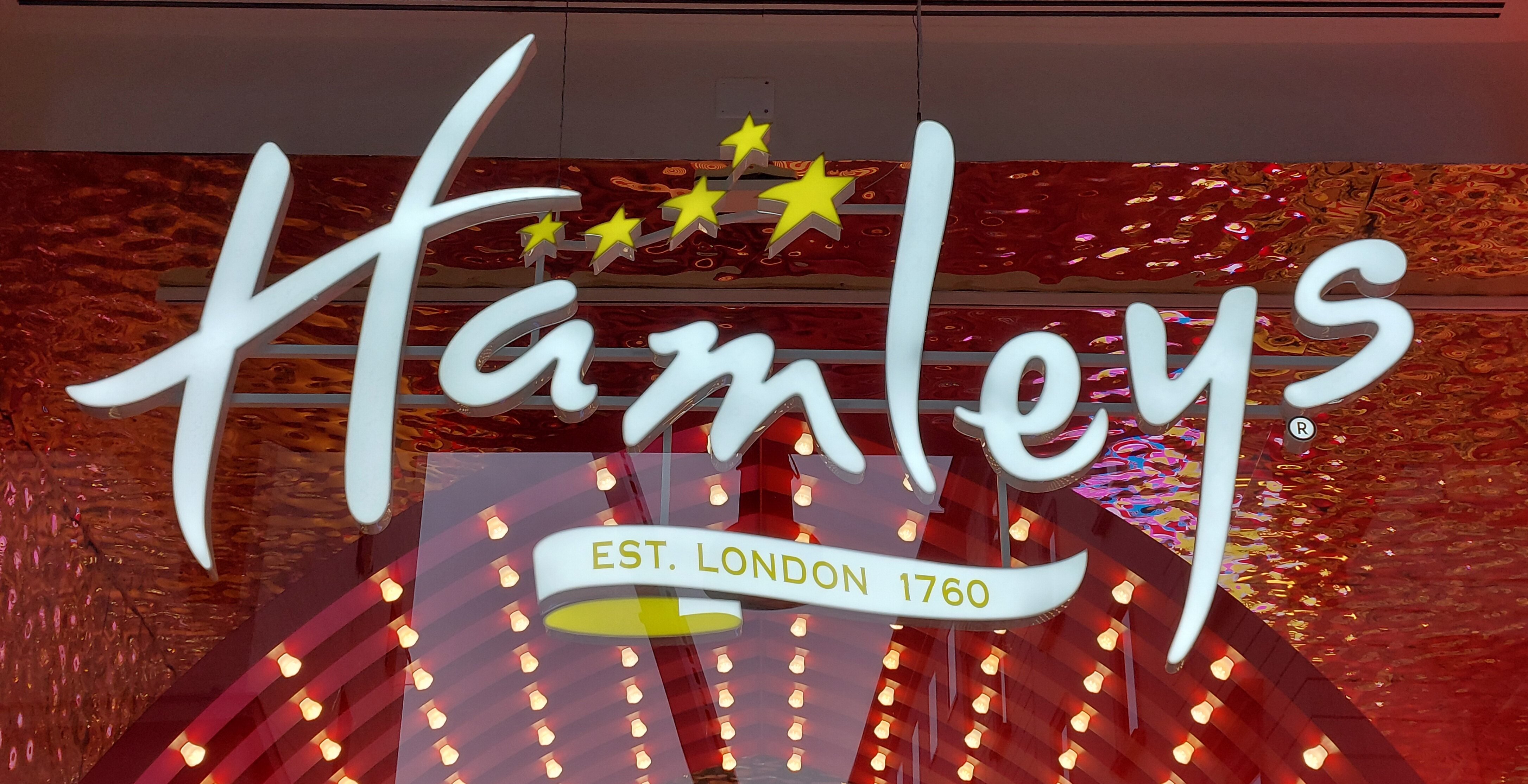 Hamleys a Milano: è arrivato il negozio di giocattoli più antico del mondo
