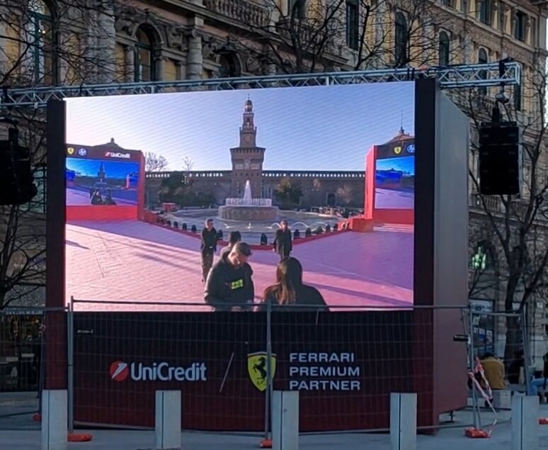 Ferrari in Piazza Castello: Milano Trasformata in un Mini-Circuito per un Evento Esclusivo