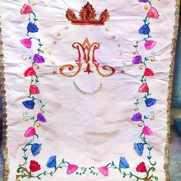 Palio per l’esposizione dell’immagine della Madonna, ricamo di Giannina.