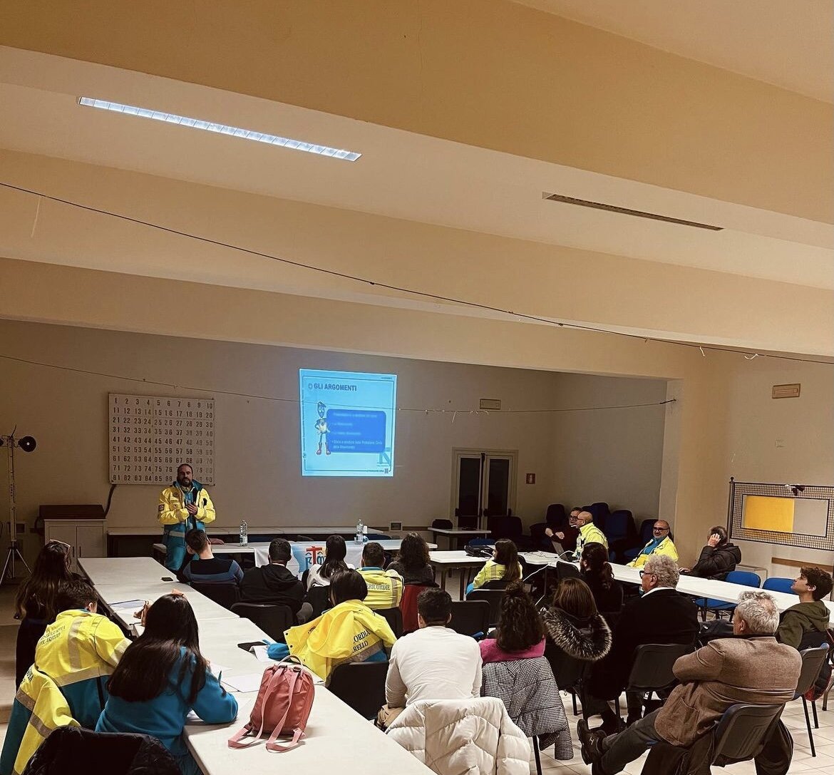 AL VIA IL CORSO BASE DI PROTEZIONE CIVILE AL VIA IL CORSO BASE DI PROTEZIONE CIVILE