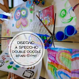 Disegni fatti con la tecnica del disegno a due mani con pennelli e acquarelli Disegni fatti con la tecnica del disegno a due mani con pennelli e acquarelli