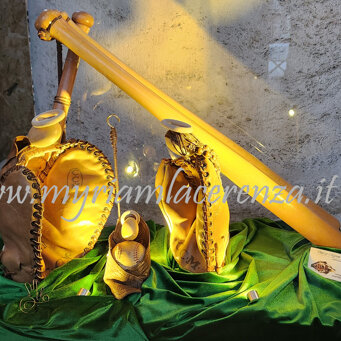 Presepe di baseball In esposizione alla Mostra 100 PRESEPI in Vaticano, Colonnato del Bernini, Roma Edizione Natale 2023