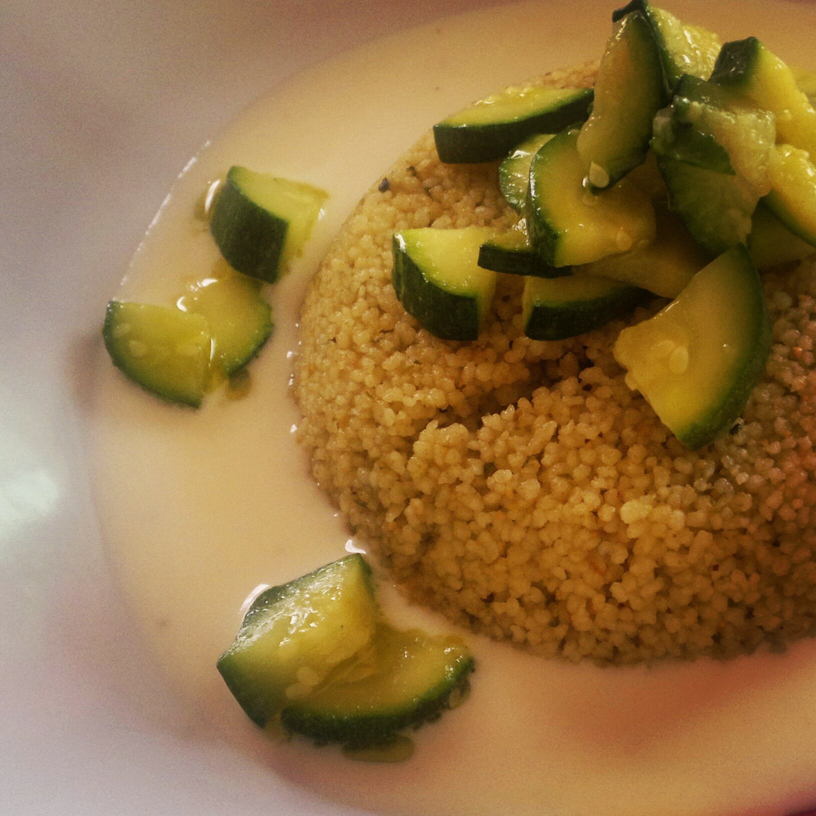 Cous cous con zucchine e crema al formaggio