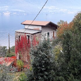 La Casa Vacanza Casa vacanza di dodici posti letto e tr bagni su tre piani. Compsta da tre appartamenti indipendenti