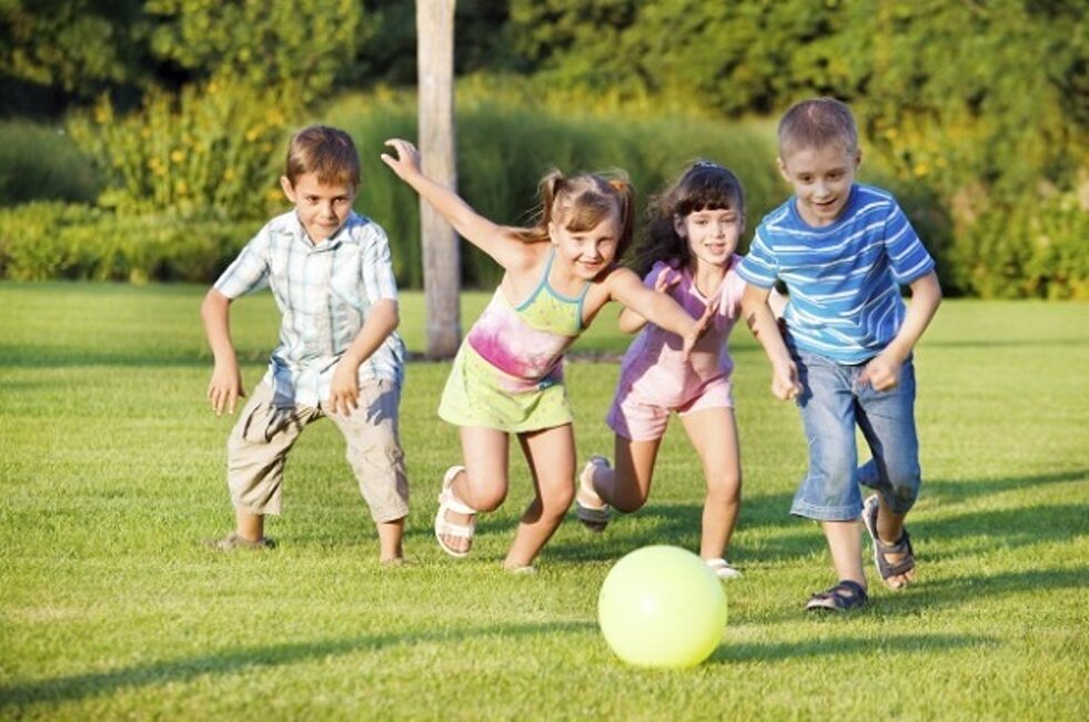bambini-che-giocano-nel-parco.jpeg bambini-che-giocano-nel-parco.jpeg