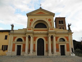 santi_pietro_e_paolo,_facciata_(san_pietro_in_casale).jpeg