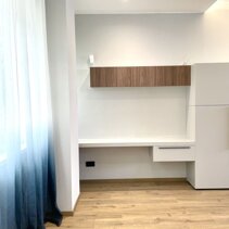 Progetto Interni globale con Ristrutturazione Mobile composto da consolle sospesa con funzione scrittoio/svuota tasche e mobile contenitivo