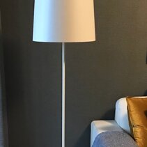 Realizzazione Progetto di Home Relooking Dettaglio nuova lampada a terra per salotto